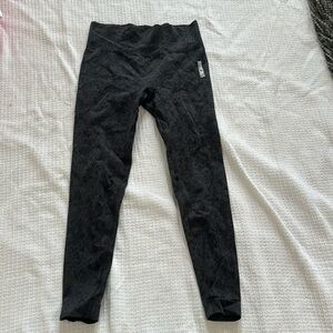 Gym shark black/grey print leggings Medium